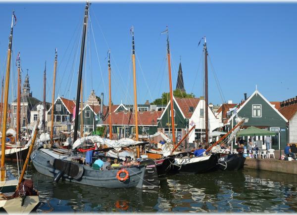 042 Kazen, klompen en Volendam